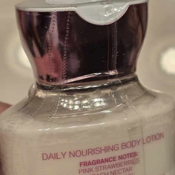 Bath & Body Works (BBW) Gingham Gorgeous Body Lotion - Picture 5 of 5